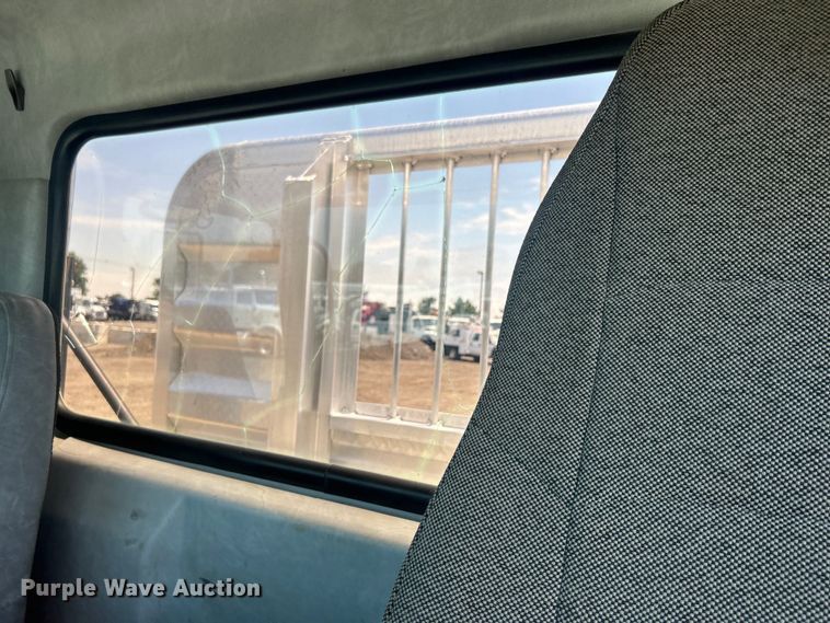 image for item EG0764 2008 Mack CHU613 semi truck