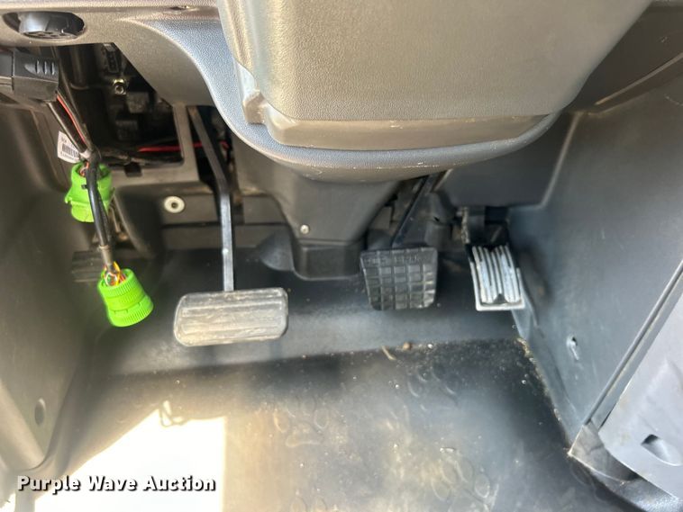 image for item EG0764 2008 Mack CHU613 semi truck