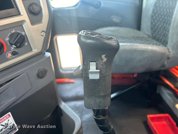 image for item EG0764 2008 Mack CHU613 semi truck