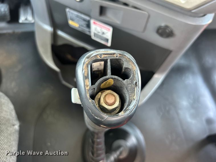 image for item EG0764 2008 Mack CHU613 semi truck