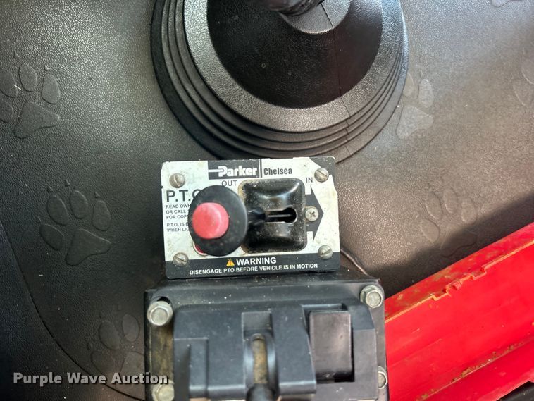 image for item EG0764 2008 Mack CHU613 semi truck