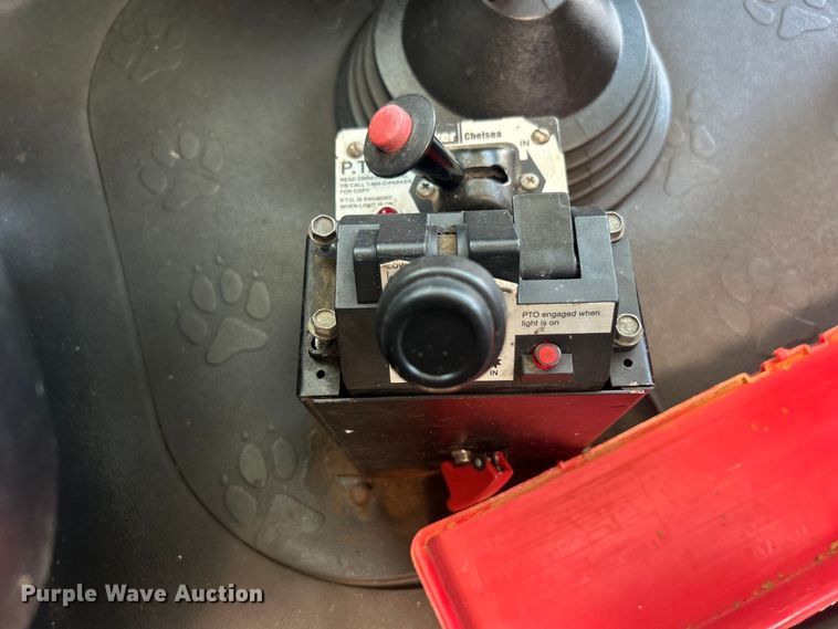 image for item EG0764 2008 Mack CHU613 semi truck