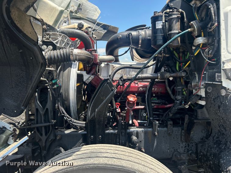 image for item EG0764 2008 Mack CHU613 semi truck