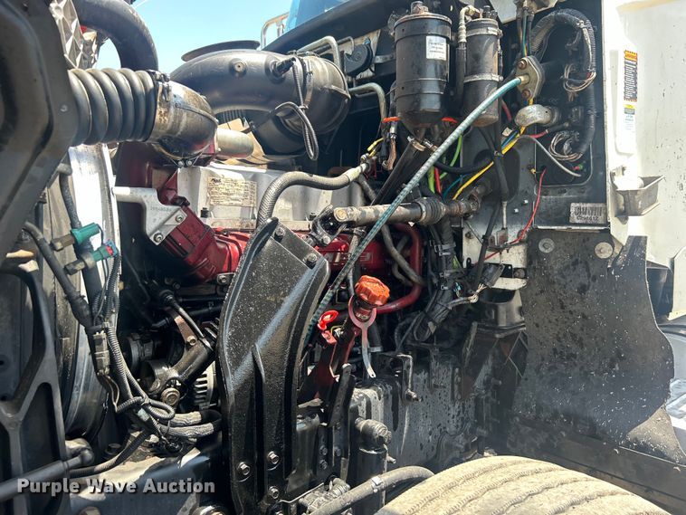 image for item EG0764 2008 Mack CHU613 semi truck