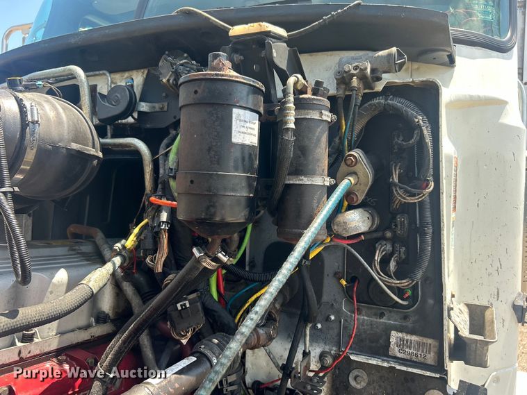 image for item EG0764 2008 Mack CHU613 semi truck