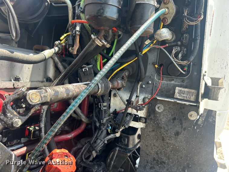 image for item EG0764 2008 Mack CHU613 semi truck