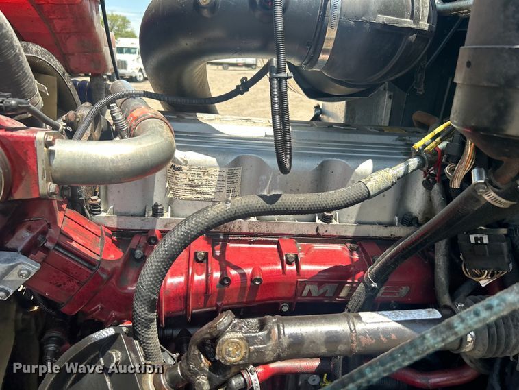 image for item EG0764 2008 Mack CHU613 semi truck