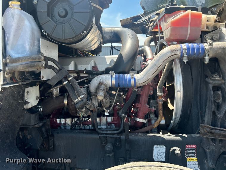 image for item EG0764 2008 Mack CHU613 semi truck