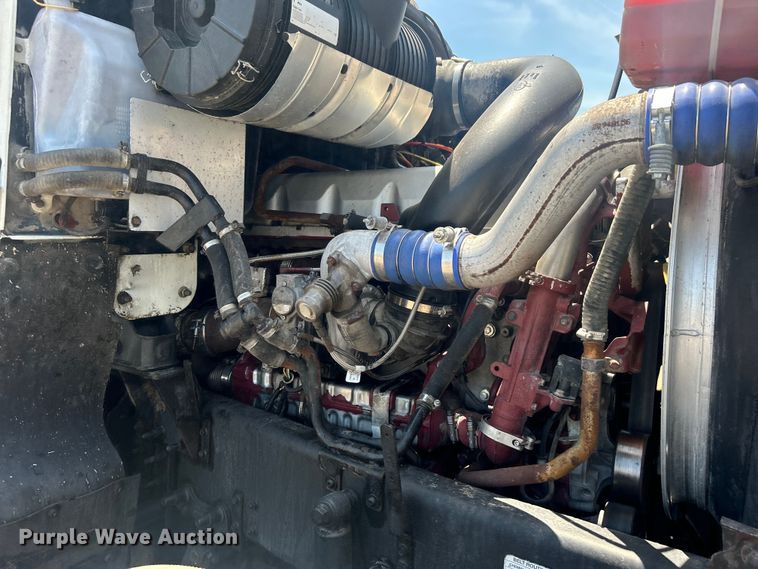 image for item EG0764 2008 Mack CHU613 semi truck