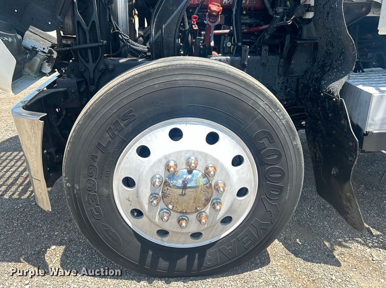 image for item EG0764 2008 Mack CHU613 semi truck