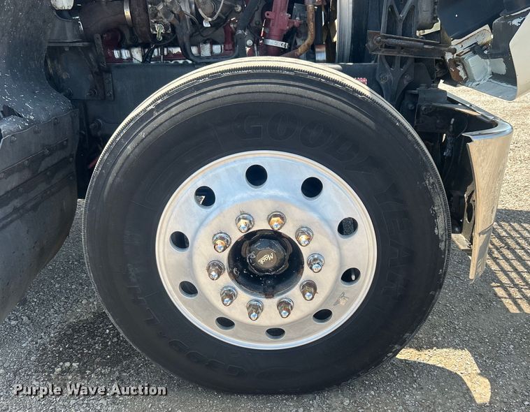 image for item EG0764 2008 Mack CHU613 semi truck