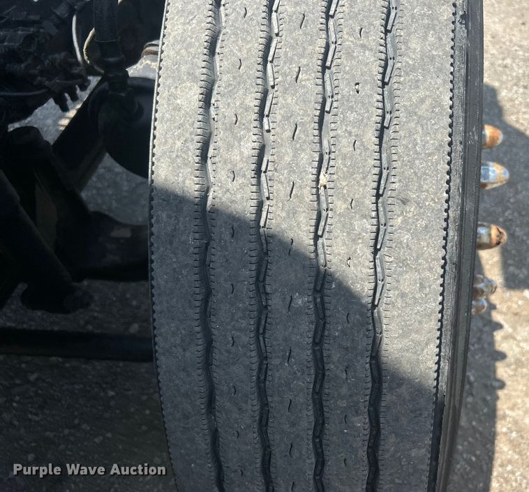 image for item EG0764 2008 Mack CHU613 semi truck