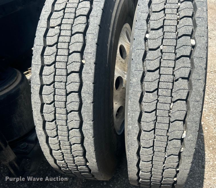 image for item EG0764 2008 Mack CHU613 semi truck