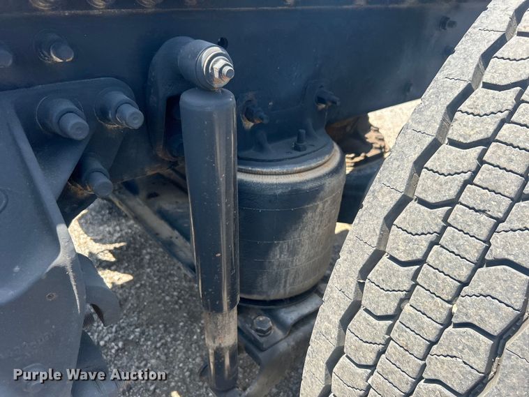 image for item EG0764 2008 Mack CHU613 semi truck