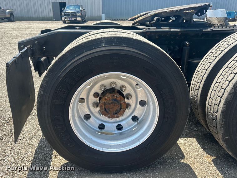 image for item EG0764 2008 Mack CHU613 semi truck