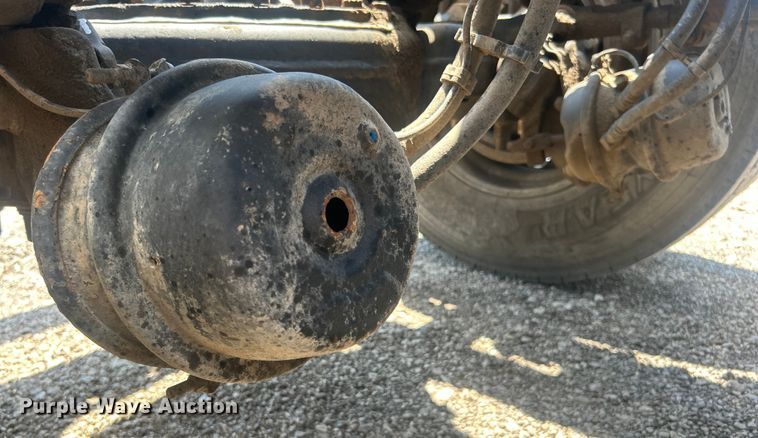 image for item EG0764 2008 Mack CHU613 semi truck