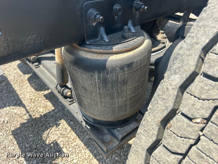 image for item EG0764 2008 Mack CHU613 semi truck