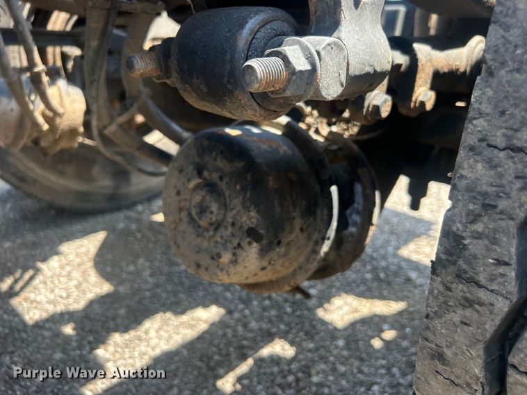 image for item EG0764 2008 Mack CHU613 semi truck