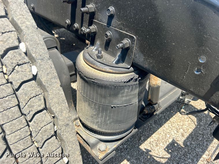 image for item EG0764 2008 Mack CHU613 semi truck