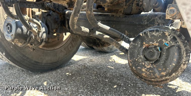 image for item EG0764 2008 Mack CHU613 semi truck