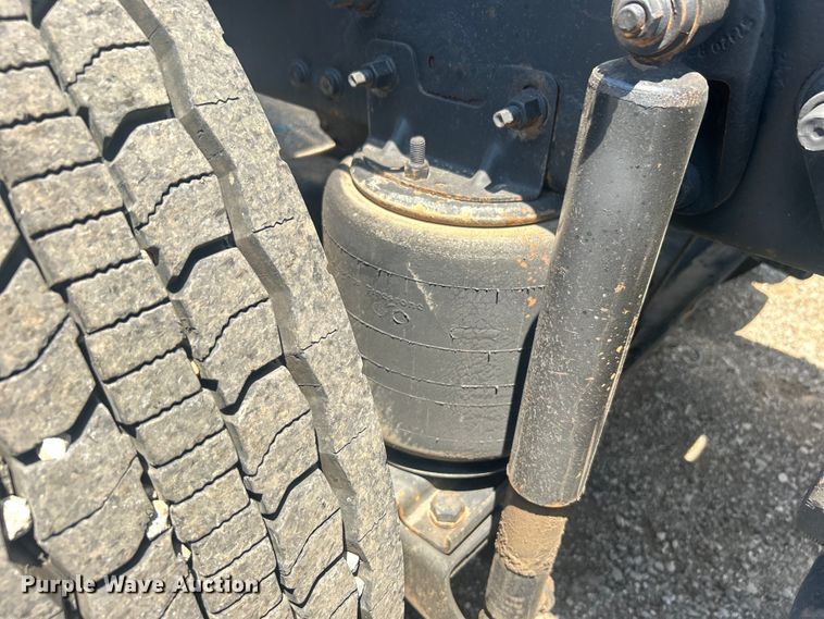 image for item EG0764 2008 Mack CHU613 semi truck