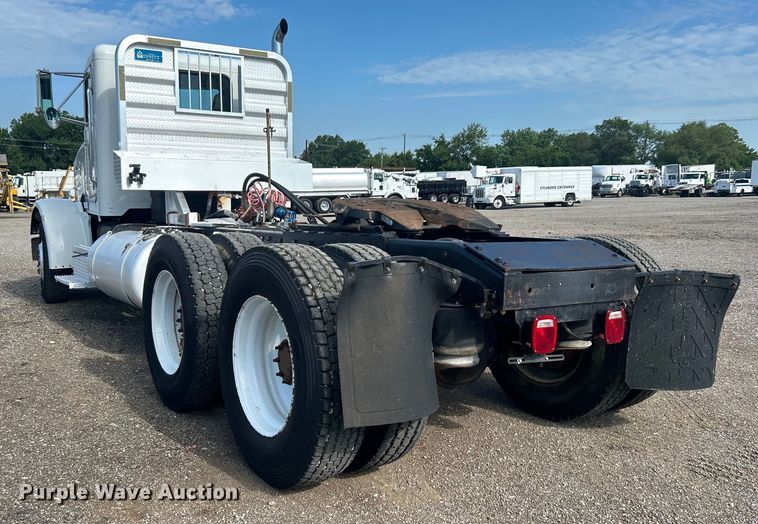 image for item EG0775 1989 Peterbilt  378 semi truck