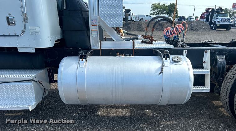 image for item EG0775 1989 Peterbilt  378 semi truck