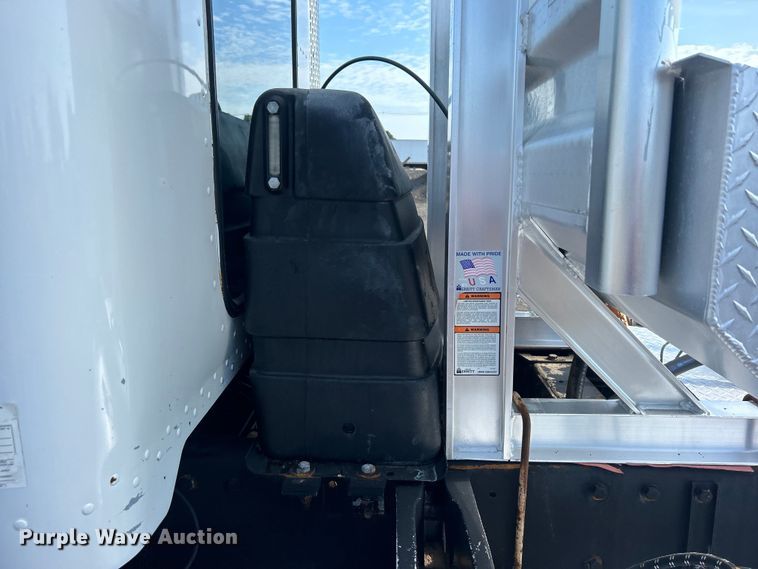 image for item EG0775 1989 Peterbilt  378 semi truck