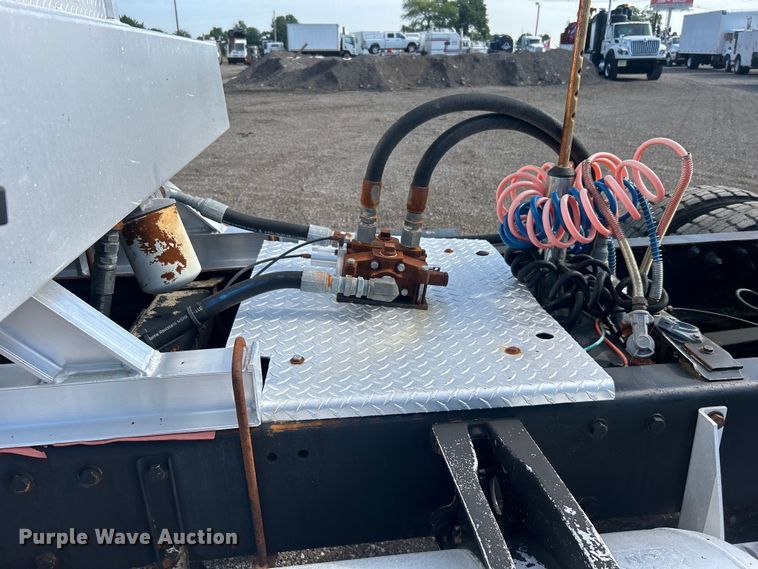 image for item EG0775 1989 Peterbilt  378 semi truck