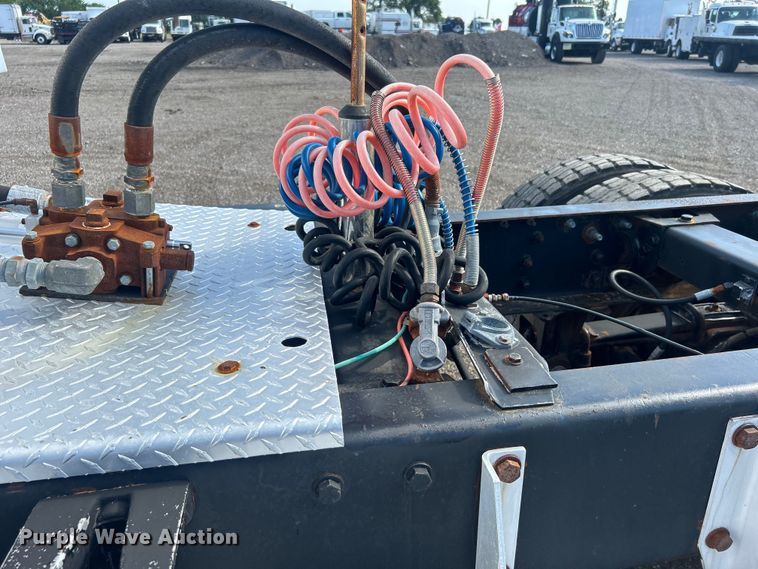 image for item EG0775 1989 Peterbilt  378 semi truck