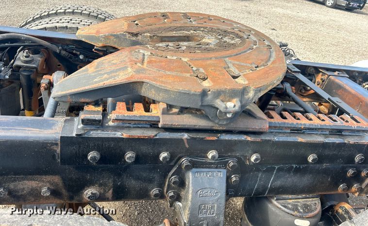 image for item EG0775 1989 Peterbilt  378 semi truck