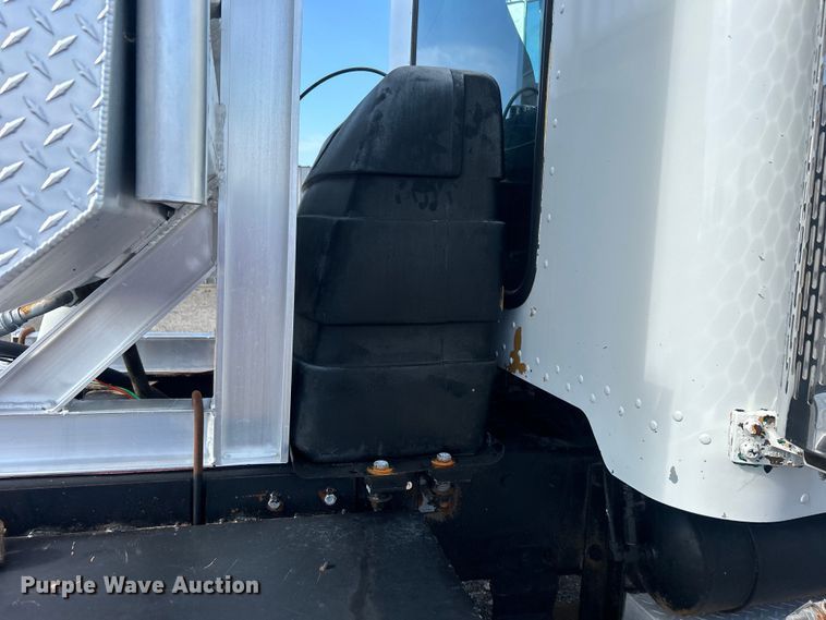 image for item EG0775 1989 Peterbilt  378 semi truck