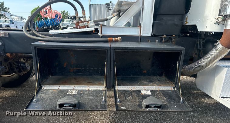 image for item EG0775 1989 Peterbilt  378 semi truck