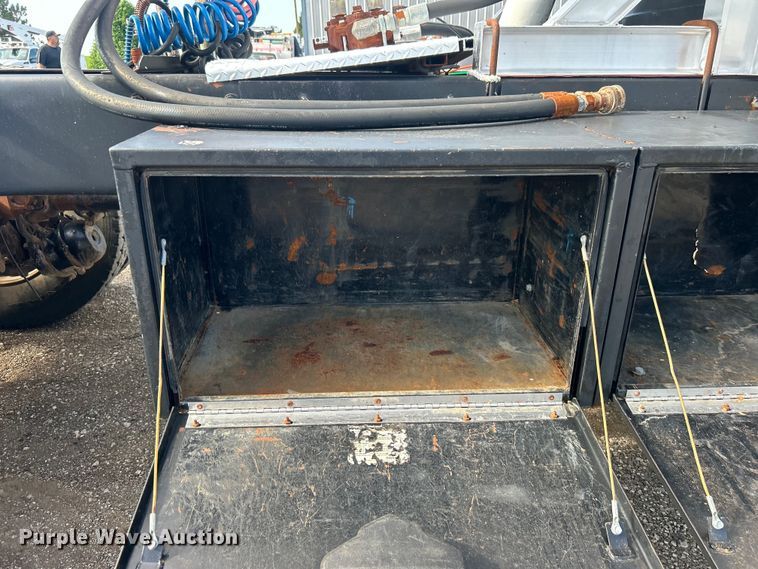 image for item EG0775 1989 Peterbilt  378 semi truck