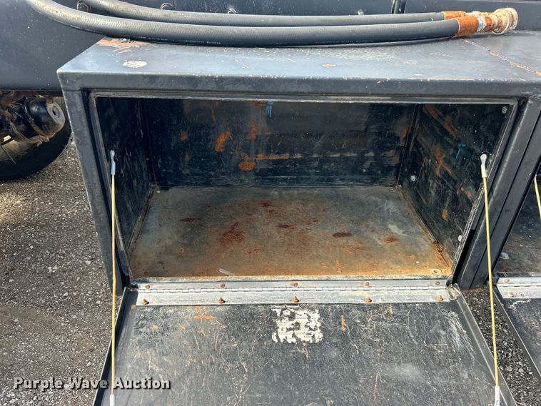 image for item EG0775 1989 Peterbilt  378 semi truck