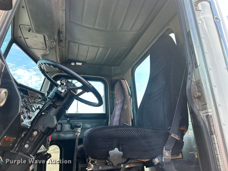 image for item EG0775 1989 Peterbilt  378 semi truck