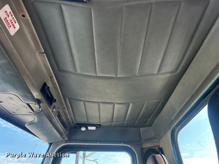 image for item EG0775 1989 Peterbilt  378 semi truck