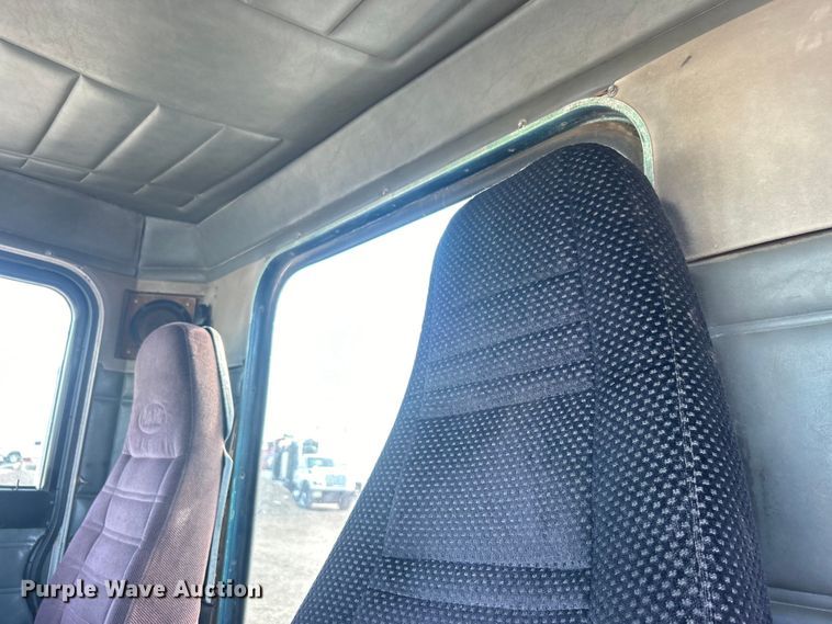 image for item EG0775 1989 Peterbilt  378 semi truck