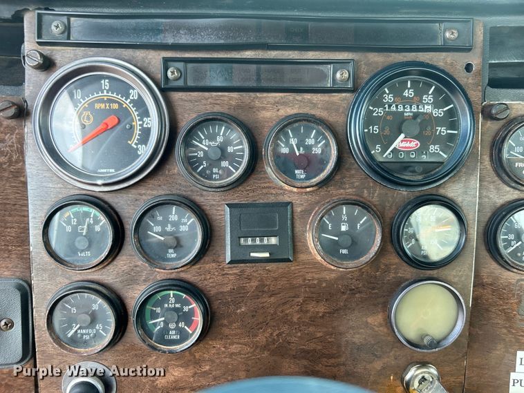 image for item EG0775 1989 Peterbilt  378 semi truck