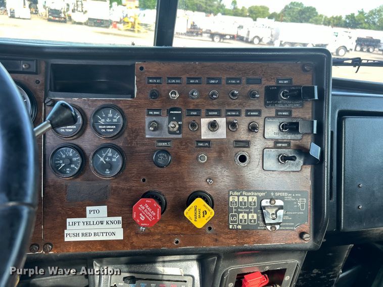 image for item EG0775 1989 Peterbilt  378 semi truck