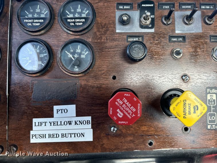 image for item EG0775 1989 Peterbilt  378 semi truck