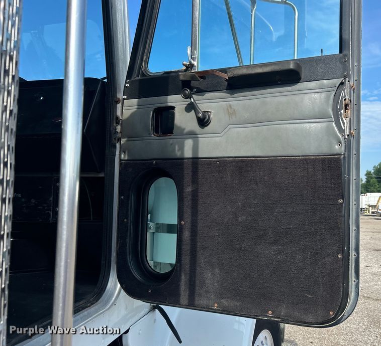 image for item EG0775 1989 Peterbilt  378 semi truck