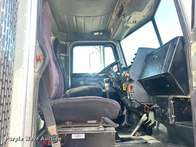 image for item EG0775 1989 Peterbilt  378 semi truck