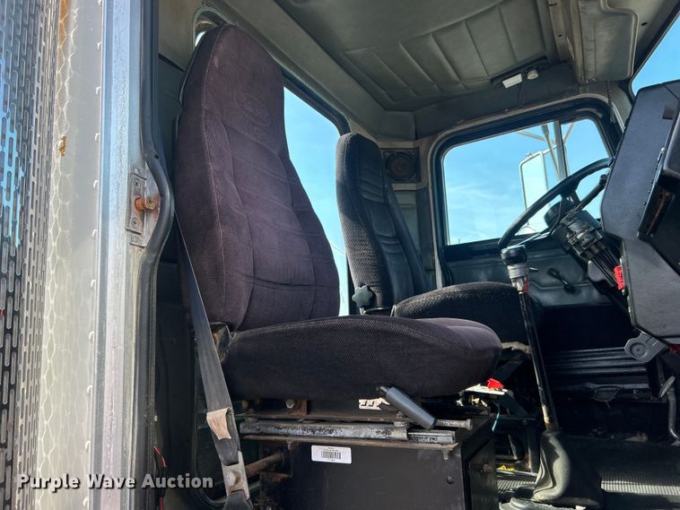 image for item EG0775 1989 Peterbilt  378 semi truck