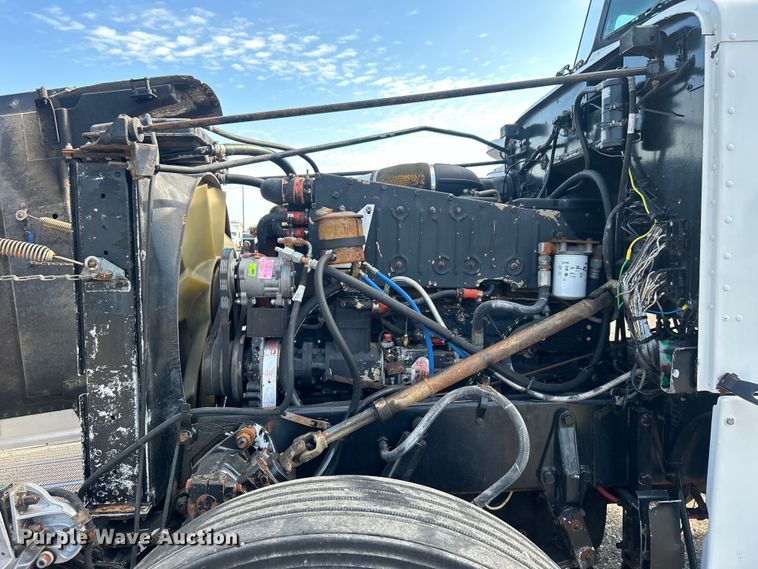 image for item EG0775 1989 Peterbilt  378 semi truck