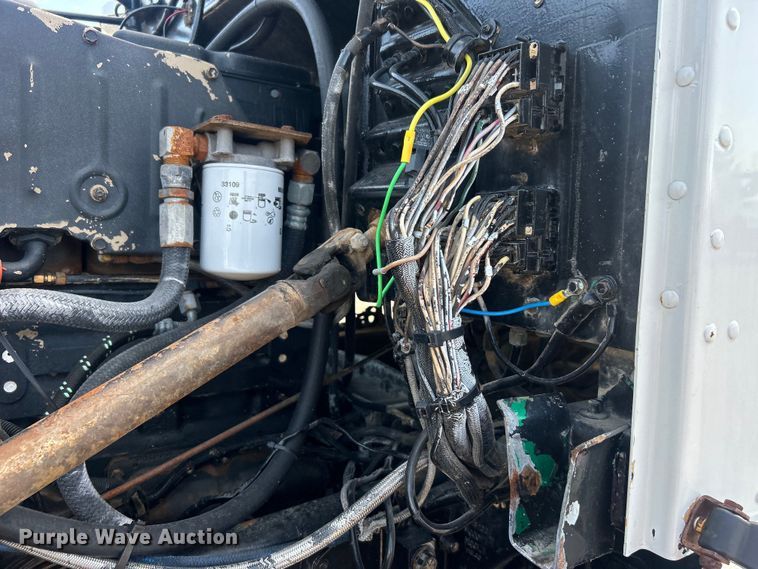 image for item EG0775 1989 Peterbilt  378 semi truck