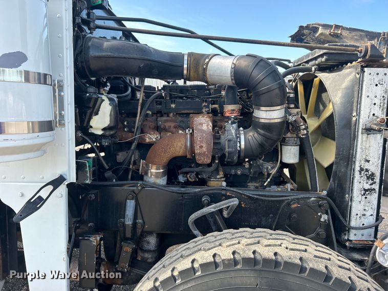 image for item EG0775 1989 Peterbilt  378 semi truck