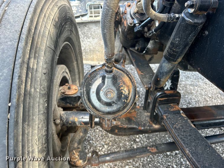 image for item EG0775 1989 Peterbilt  378 semi truck