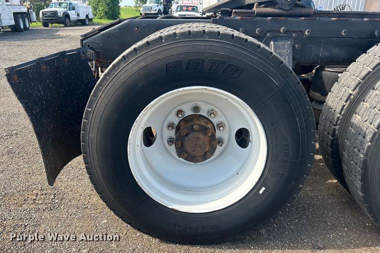 image for item EG0775 1989 Peterbilt  378 semi truck