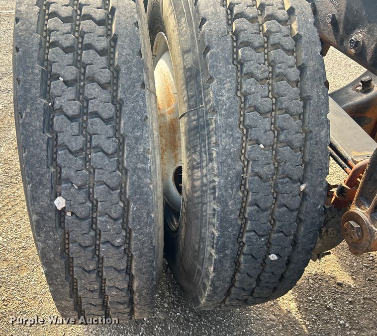 image for item EG0775 1989 Peterbilt  378 semi truck